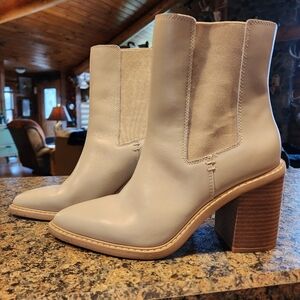 Crown Vintage Pimmy Chelsea Bootie, Size 9M